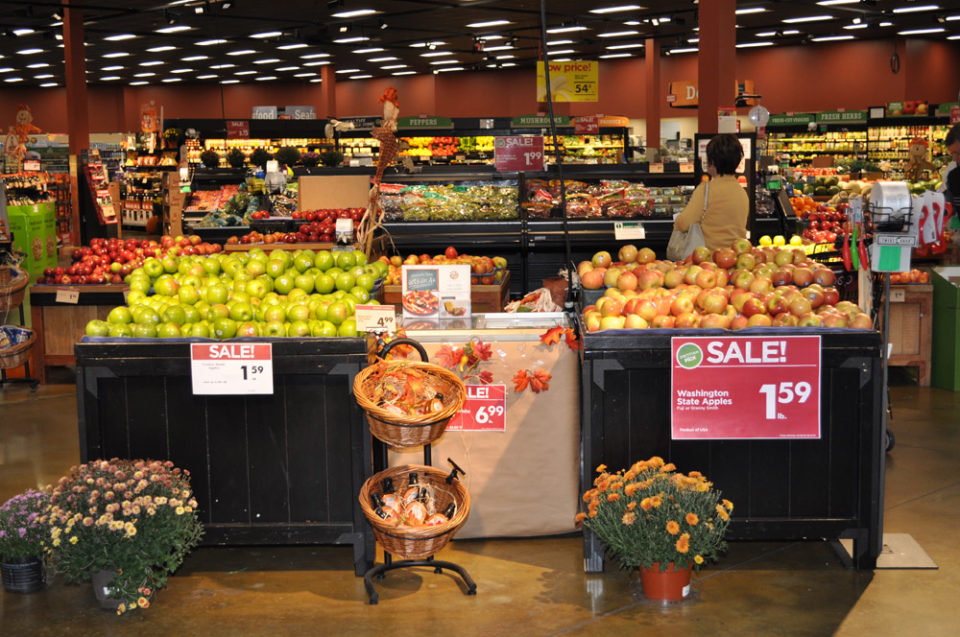 Low bay lighting at a Giant Eagle supermarket
